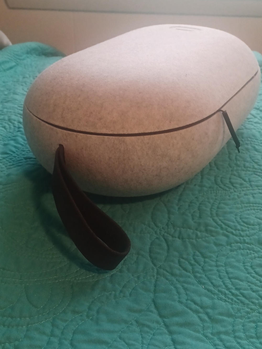 Oculus Quest 2 Case, Gray Felt, Unused